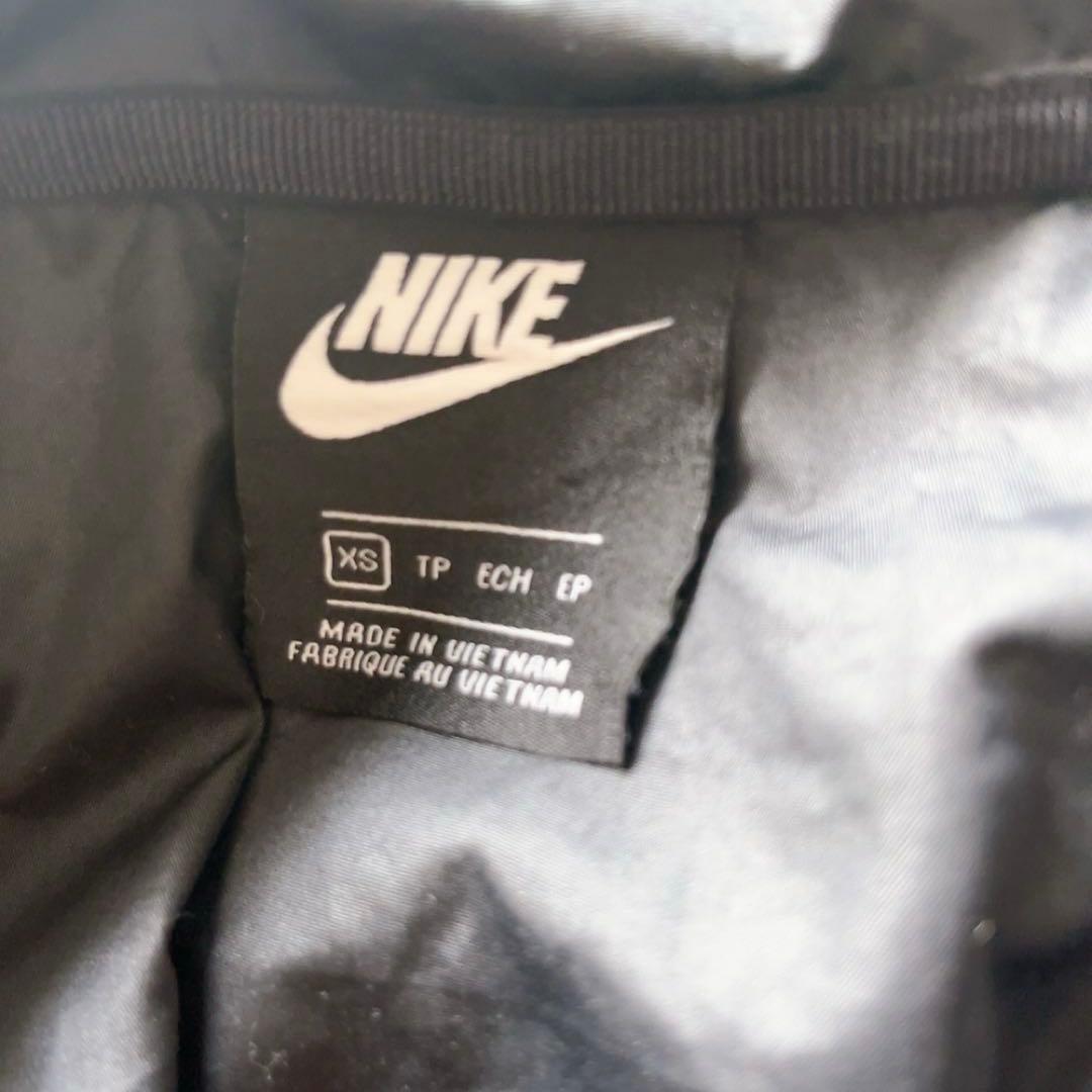 NIKEモッズコートフード付き ダブルジップ　ワンポイントロゴ　カジュアル 黒