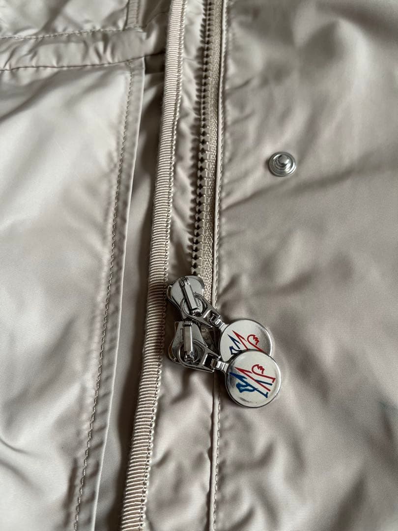 MONCLER ベージュ フード付きコート