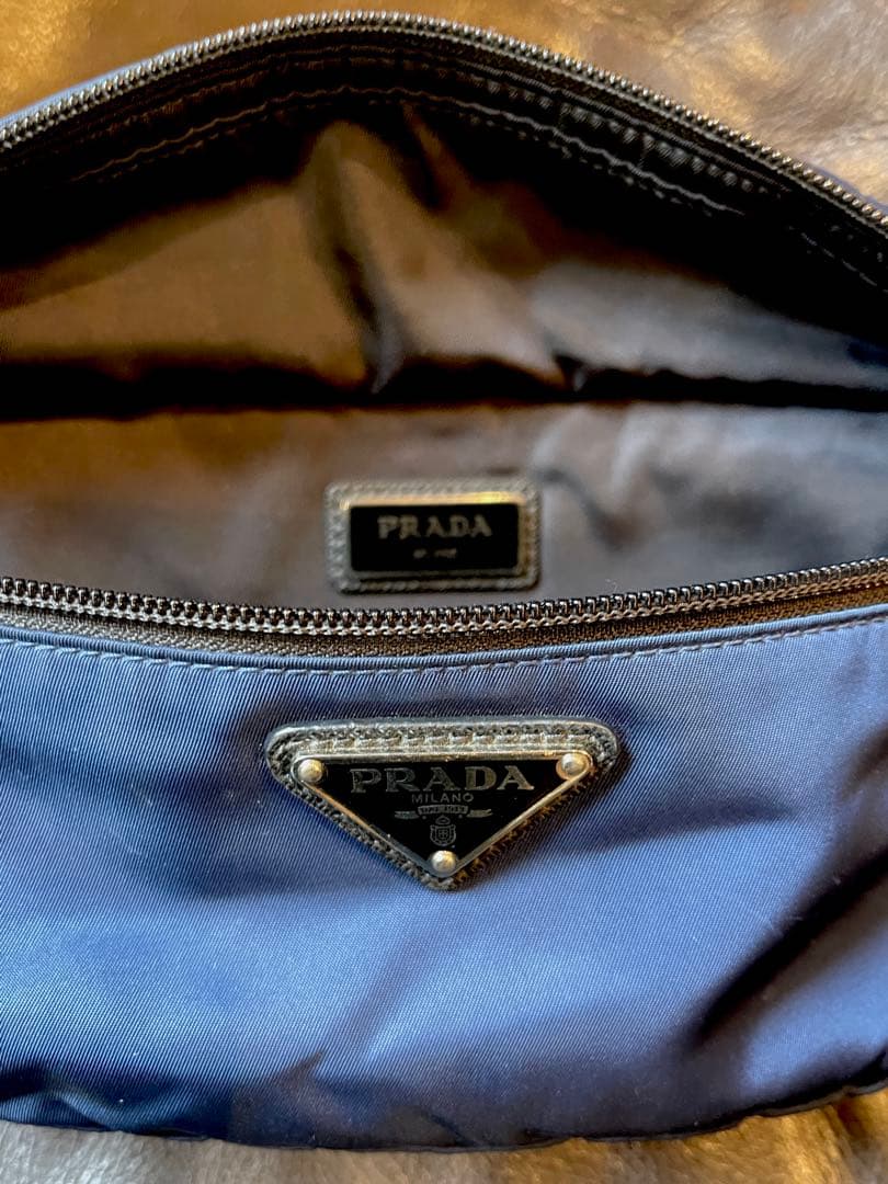 PRADA ボディバッグ