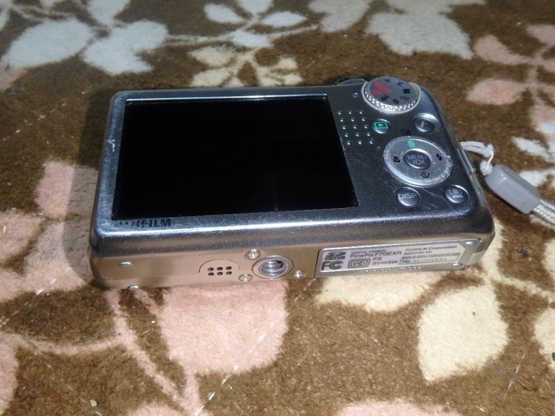 動作品 FUJIFILM F70 EXR FinePix デジタルカメラ 少し難