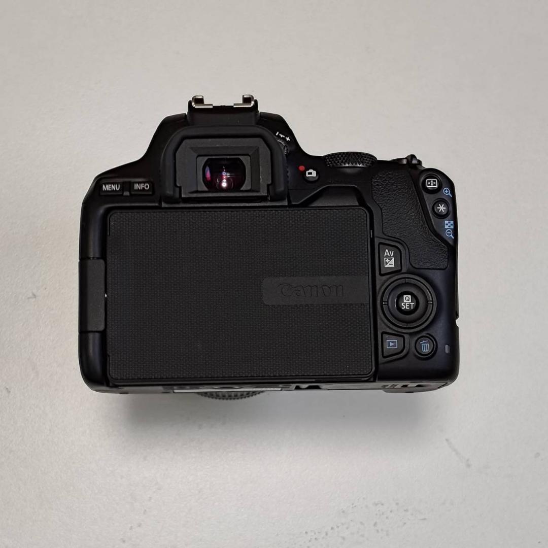 美品 Canon EOS kiss X10 一眼レフカメラ ダブルズー厶キット