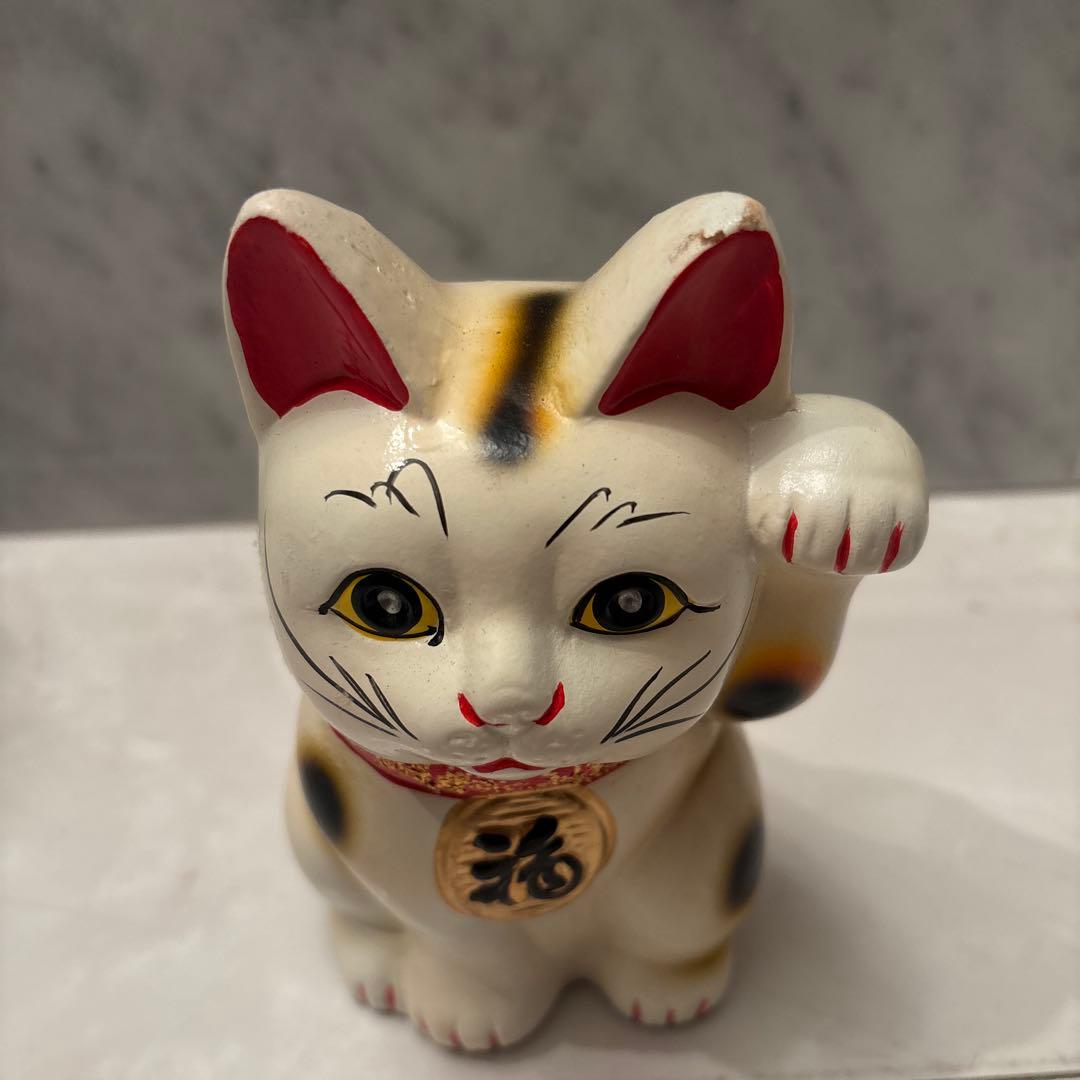 新品　ヴィンテージ手描きの瞳やまつ毛、長いおヒゲが可愛い招き猫