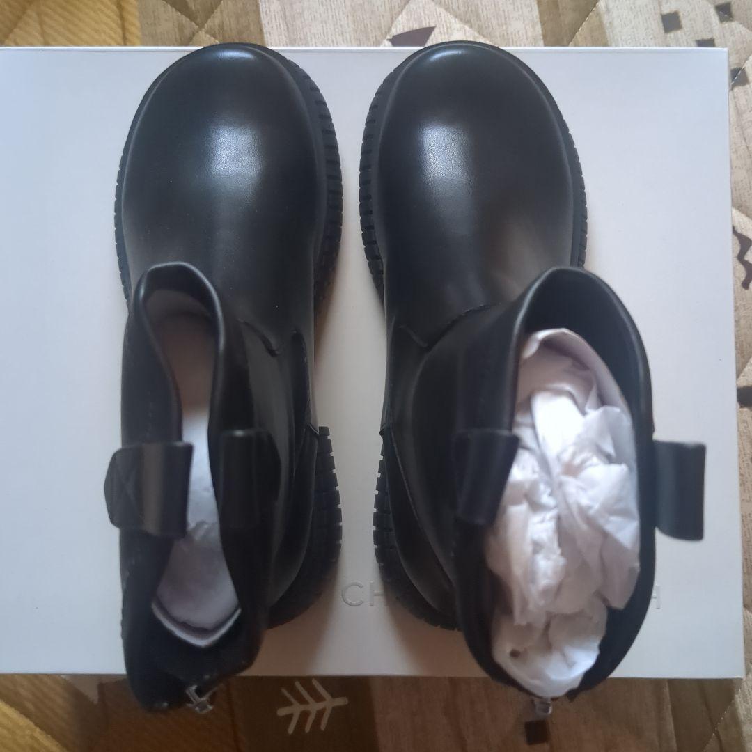 【未使用品】CHARLES & KEITH 25.5センチ　ブラックレザーブーツ