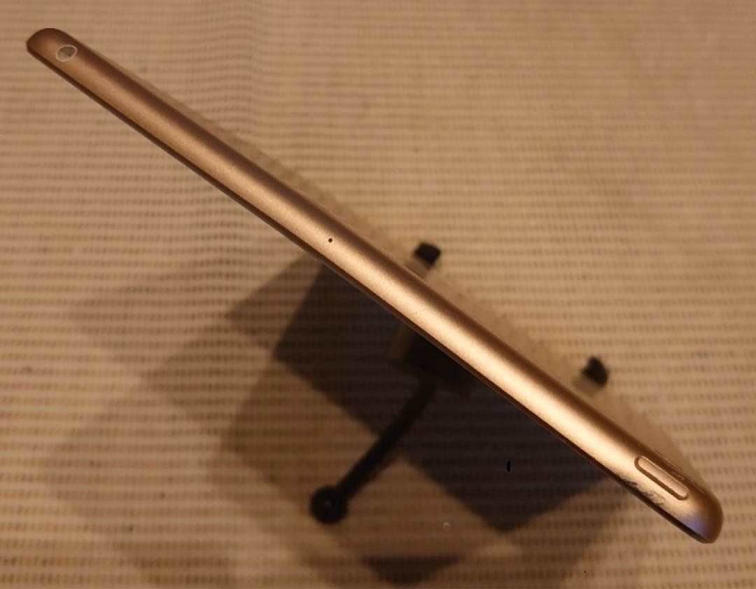 完動品iPad第7世代(A2197)本体32GBゴールド送料込5MF3P