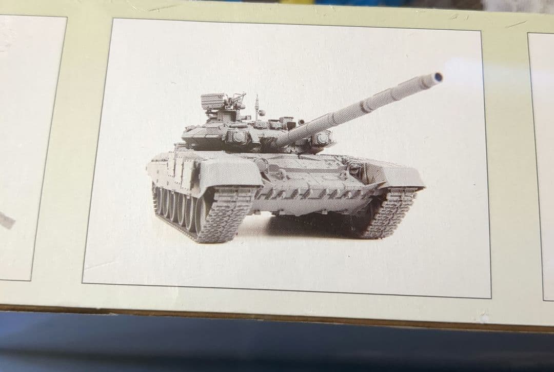 新品未開封品　ズベズダ　ロシア戦車1/35 T-90
