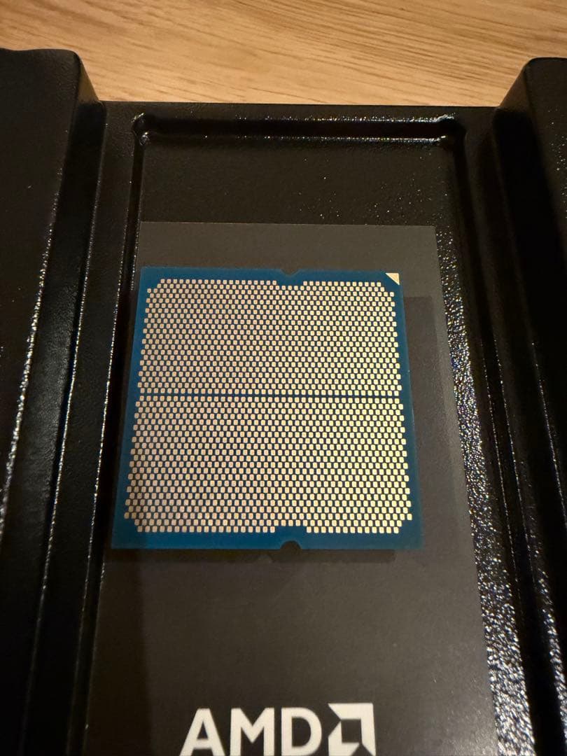 マ*ル様 AMD Ryzen 7 9800X3D CPU　美品　オマケ箱