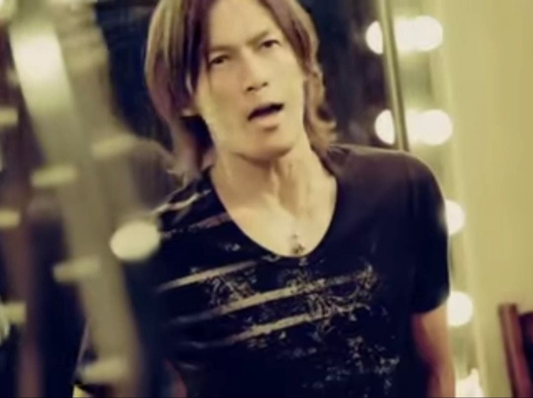 い*う様 B'z 稲葉着用　SHELLAC Emblem Border Tシャツ