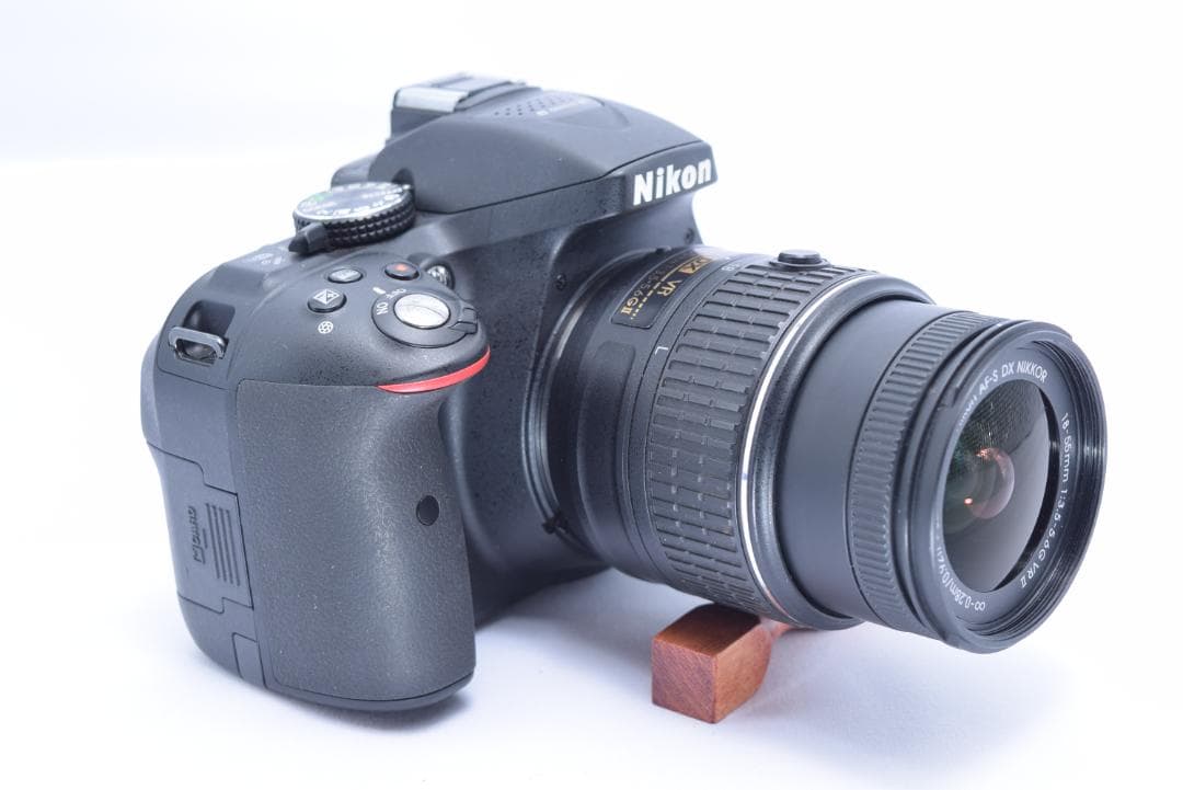 Nikon D5300　一眼レフカメラ　シャッタ数約500回　おまけ多数
