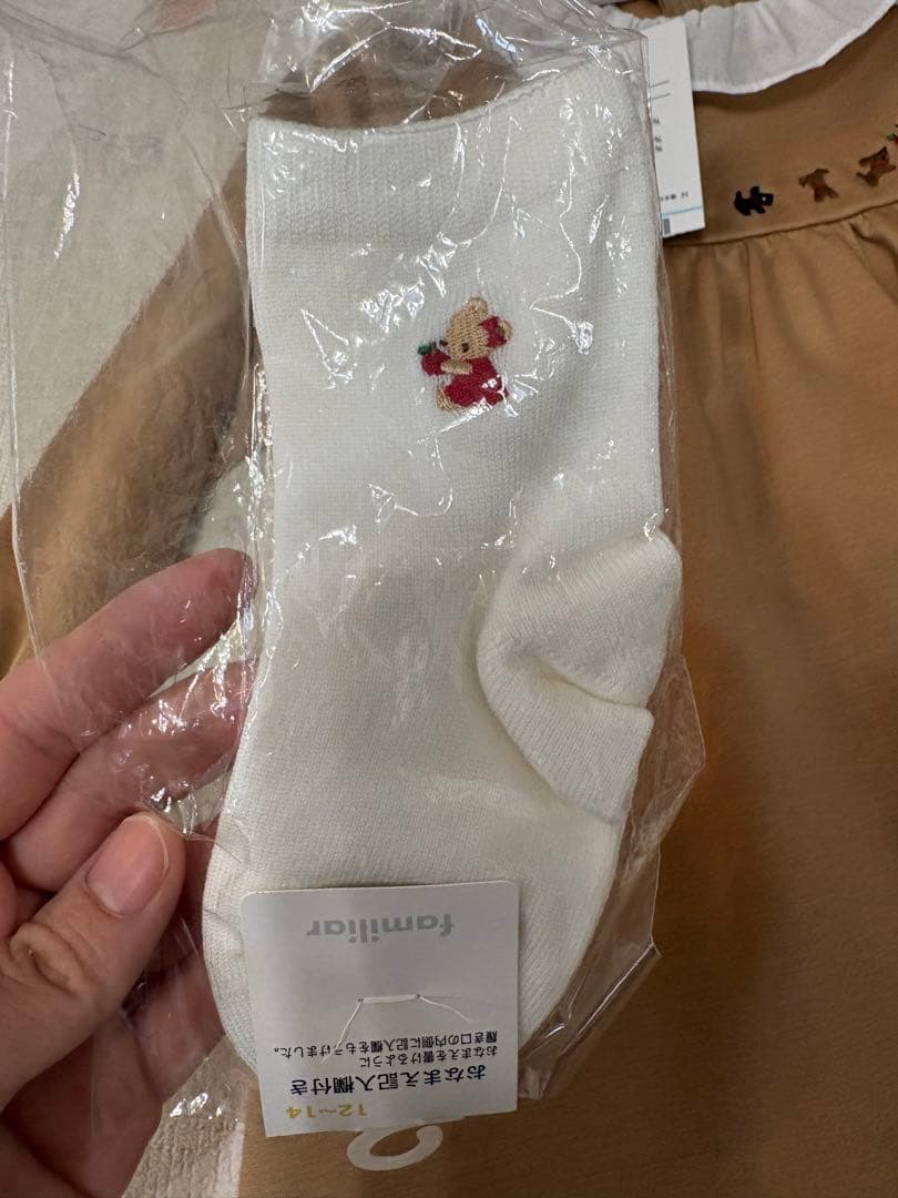 ✳︎新品✳︎ ファミリア familiar ワンピース　りんご　クマ　90 靴下