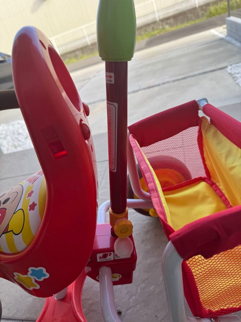 アンパン　押し手&荷物入れ付き三輪車