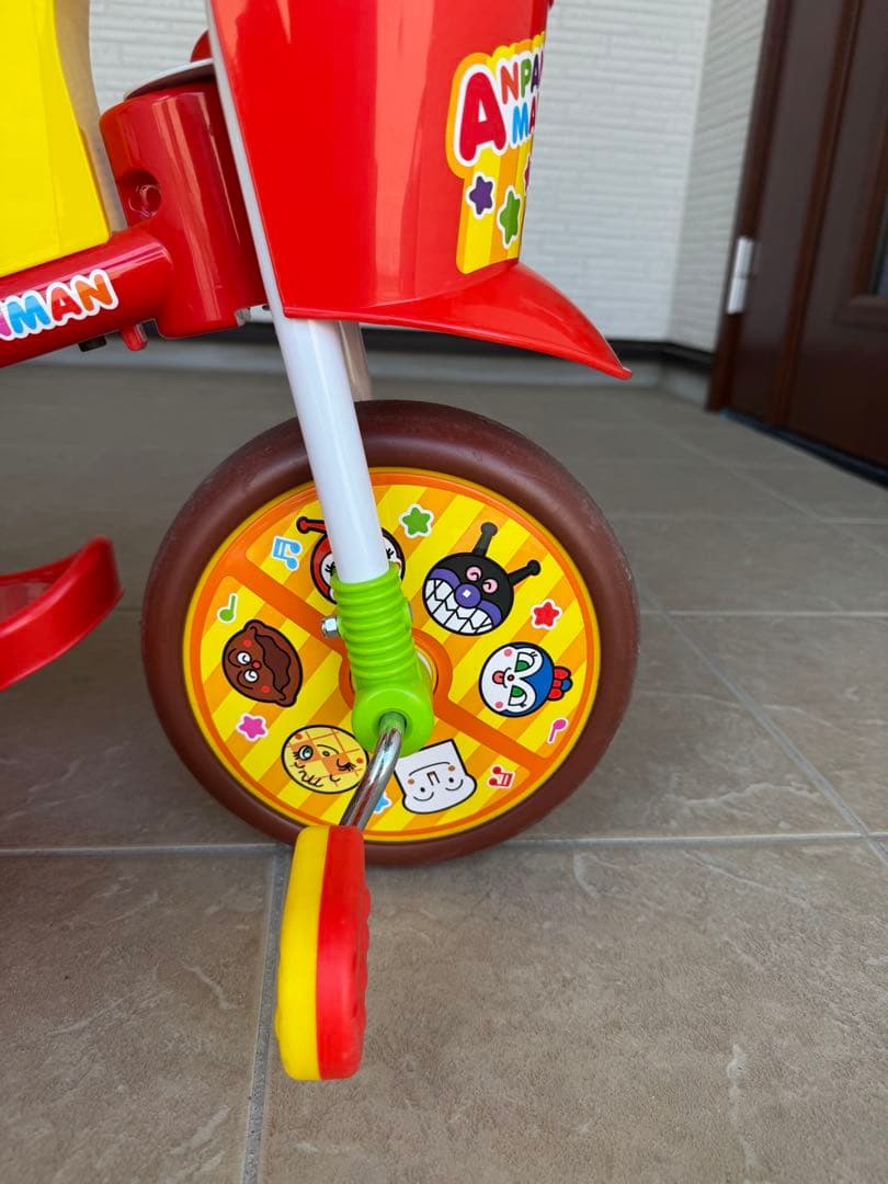 アンパン　押し手&荷物入れ付き三輪車