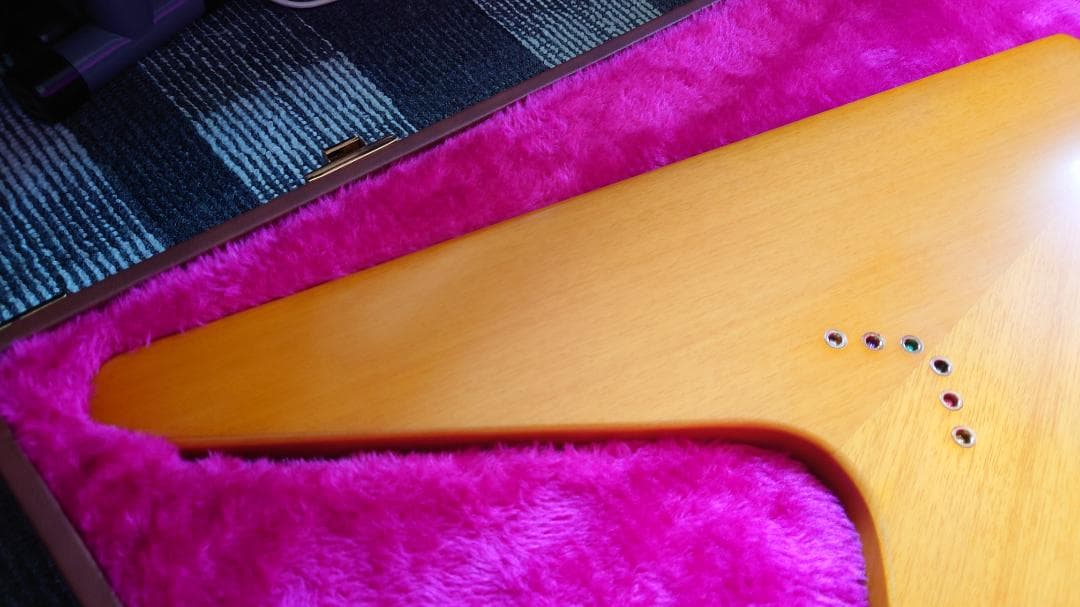 Epiphone ：1958 Korina Flying V