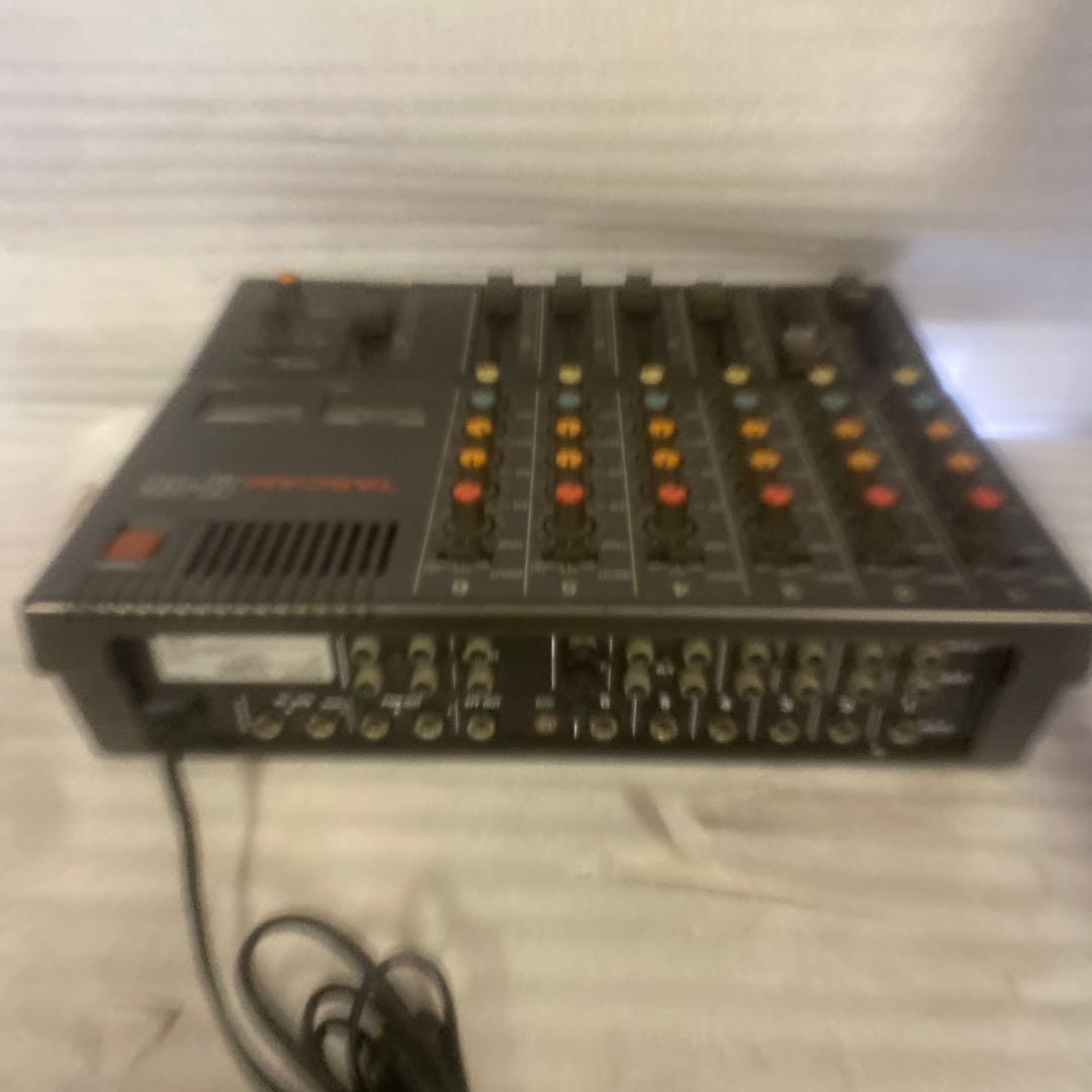 TASCAM M-06 ミキサー