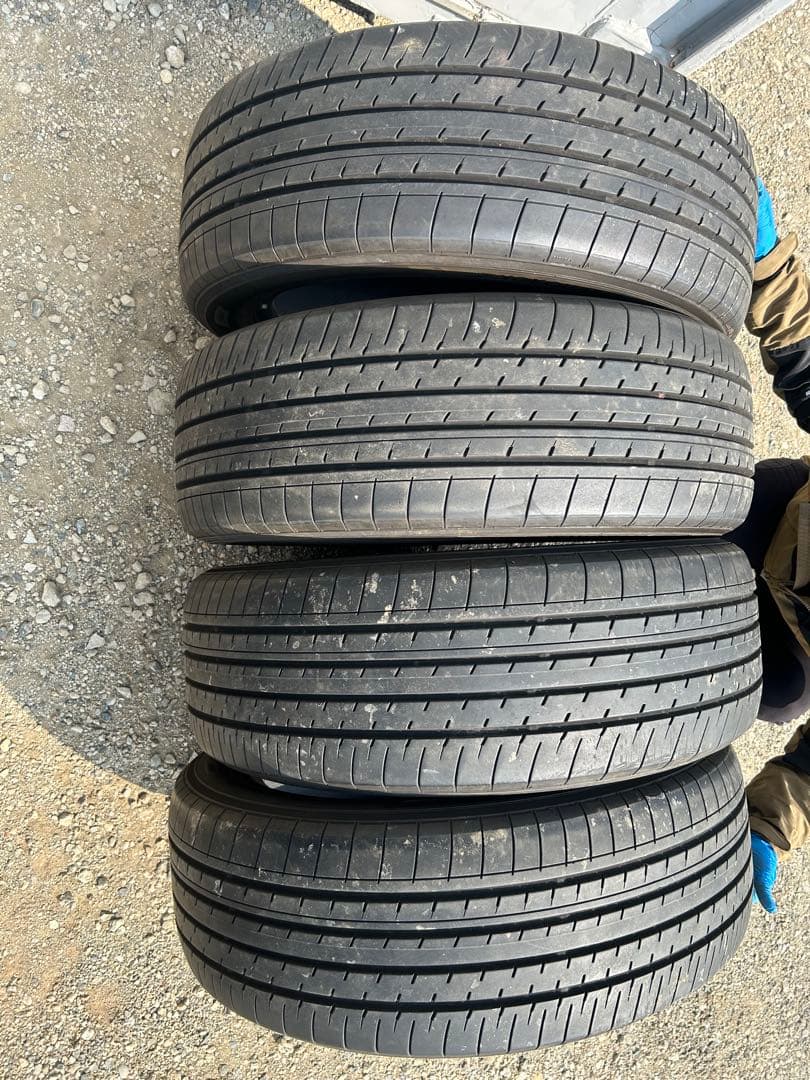 235/55R20 ヨコハマタイヤ ブルーアースXT バリ溝 2024年製造