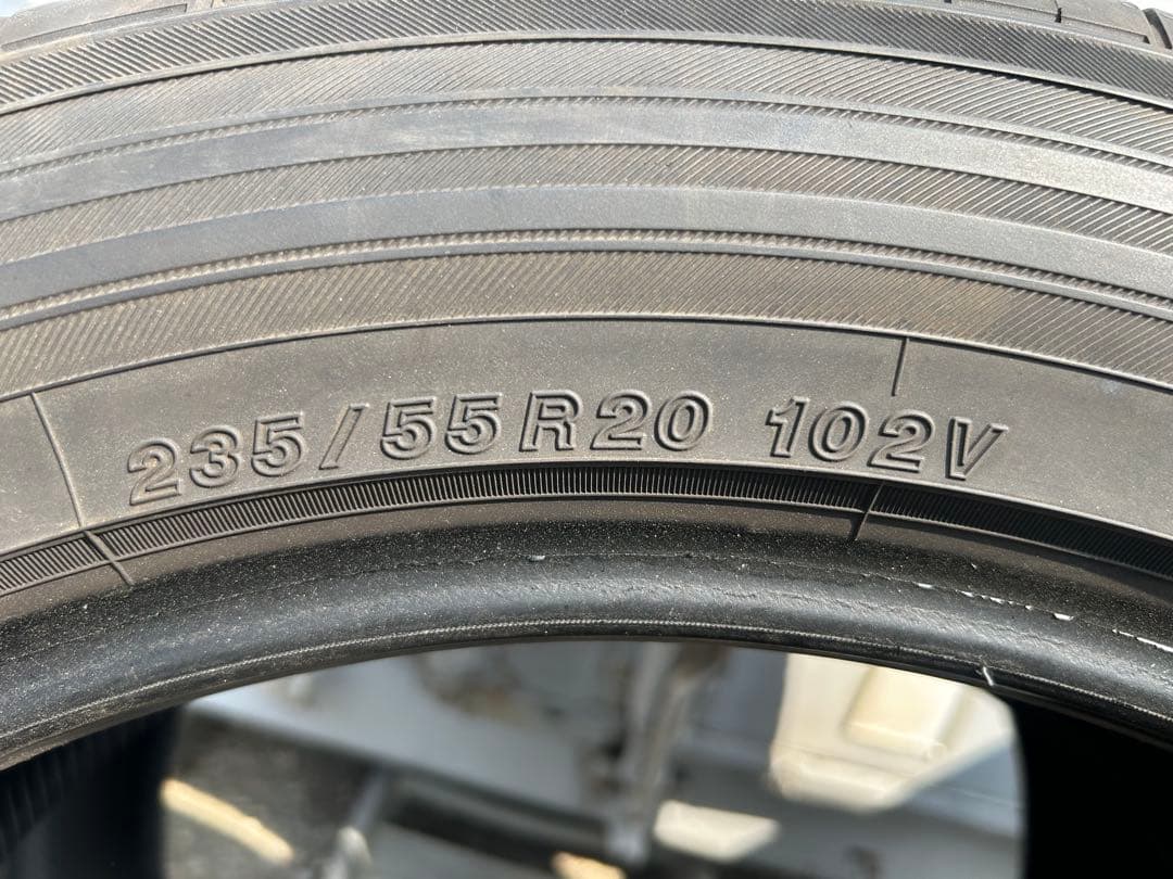 235/55R20 ヨコハマタイヤ ブルーアースXT バリ溝 2024年製造