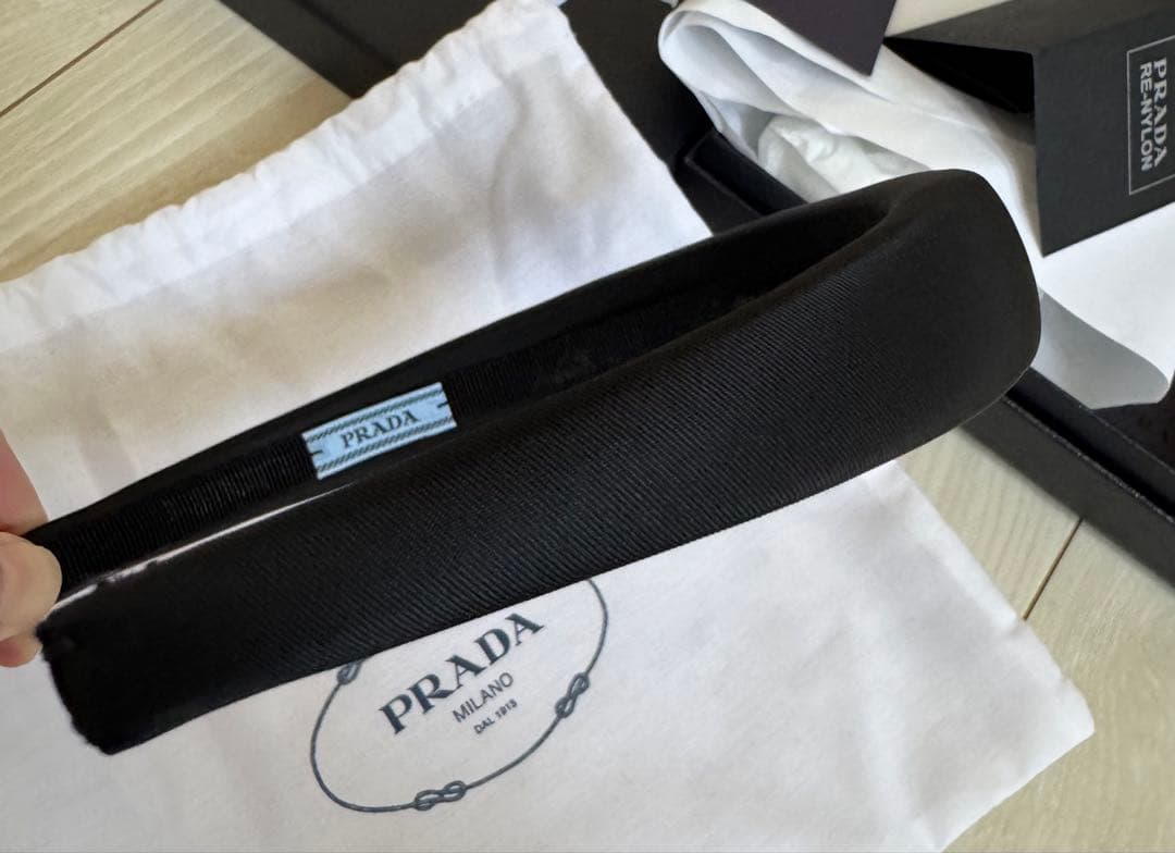 PRADA ブラック ナイロン ヘアバンド　黒色　Free size