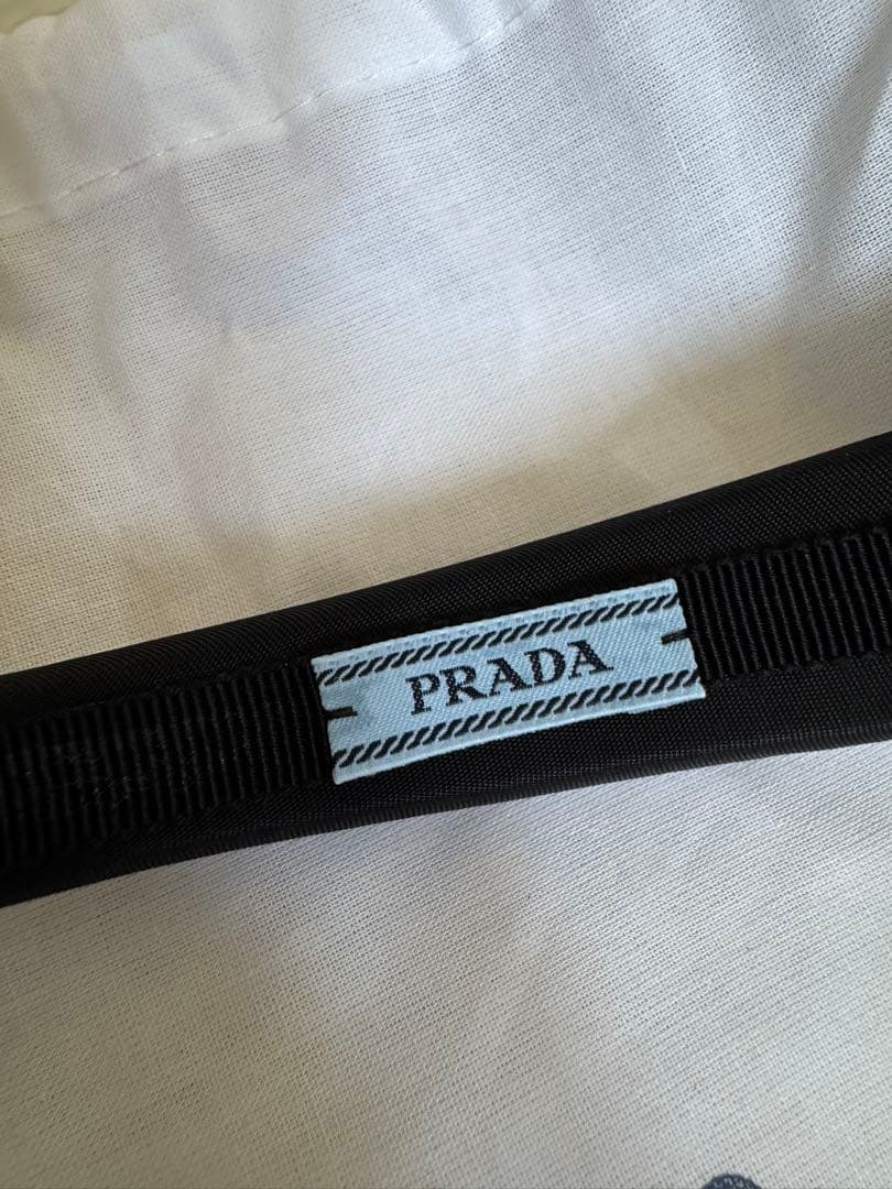 PRADA ブラック ナイロン ヘアバンド　黒色　Free size