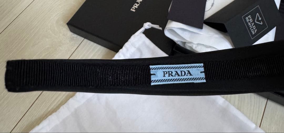 PRADA ブラック ナイロン ヘアバンド　黒色　Free size