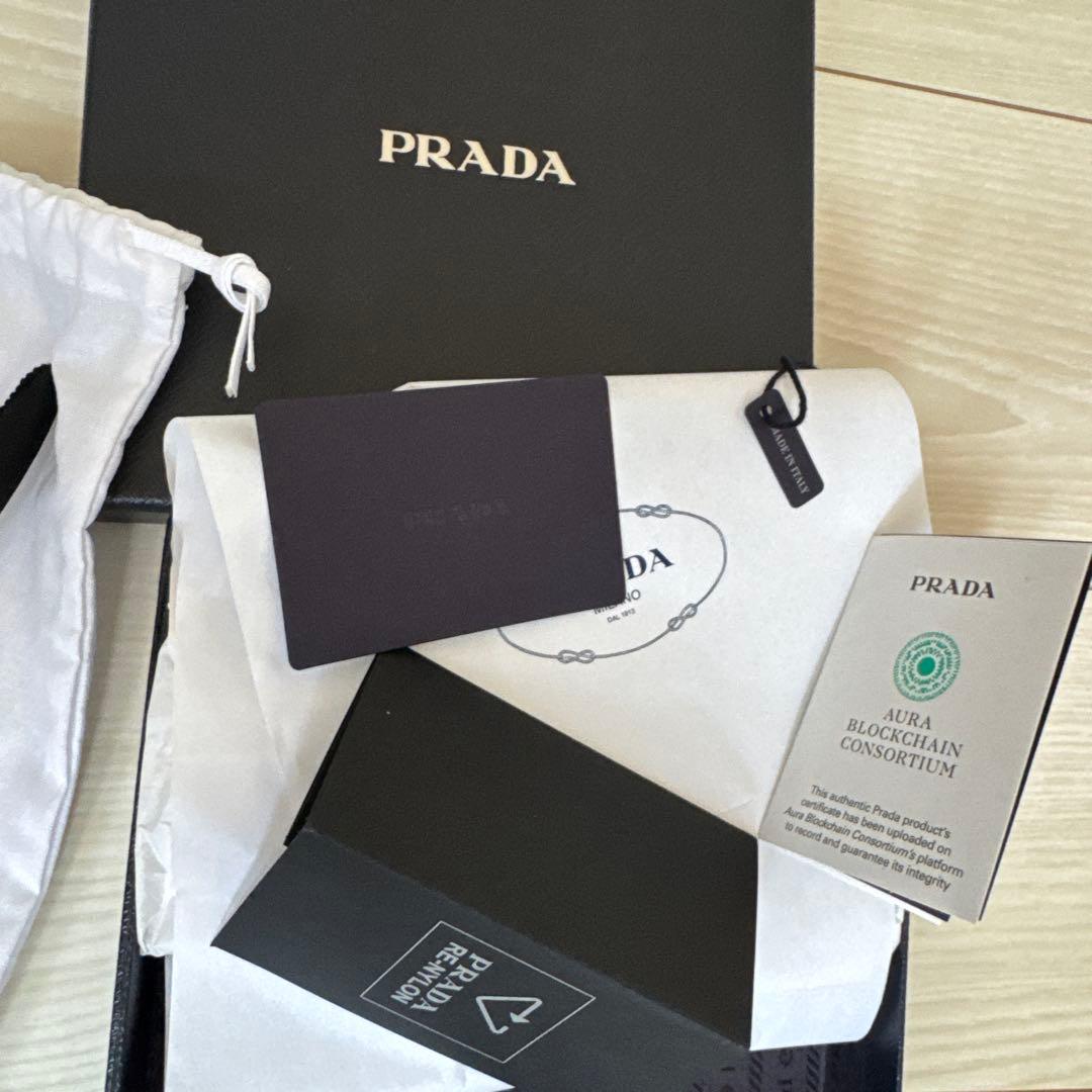 PRADA ブラック ナイロン ヘアバンド　黒色　Free size