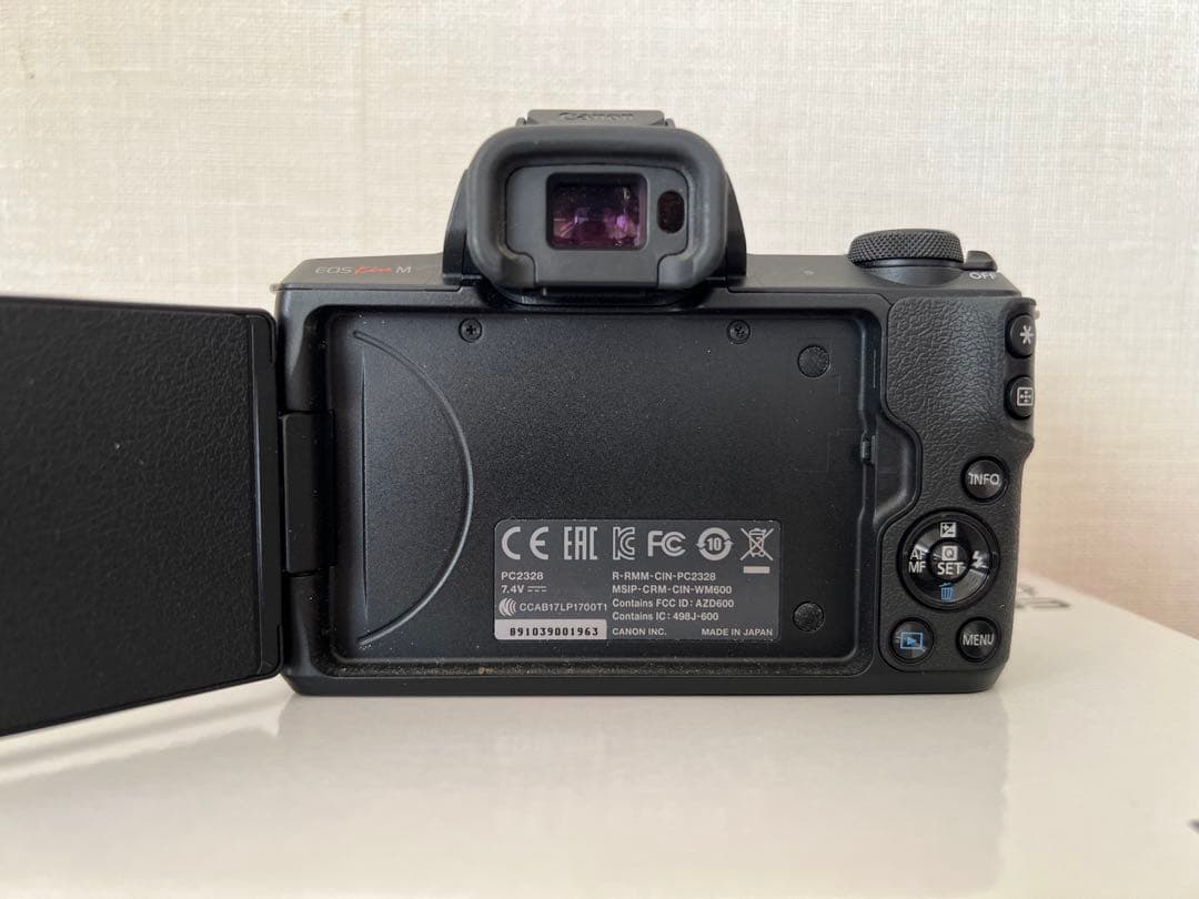 Canon EOS Kiss M ダブルズームキット ブラック【動作確認済】