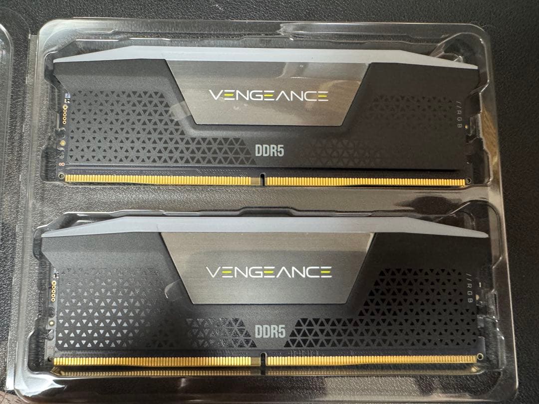 DDR5-6400MHz 64GB (32GBx2) CORSAIR RGB付