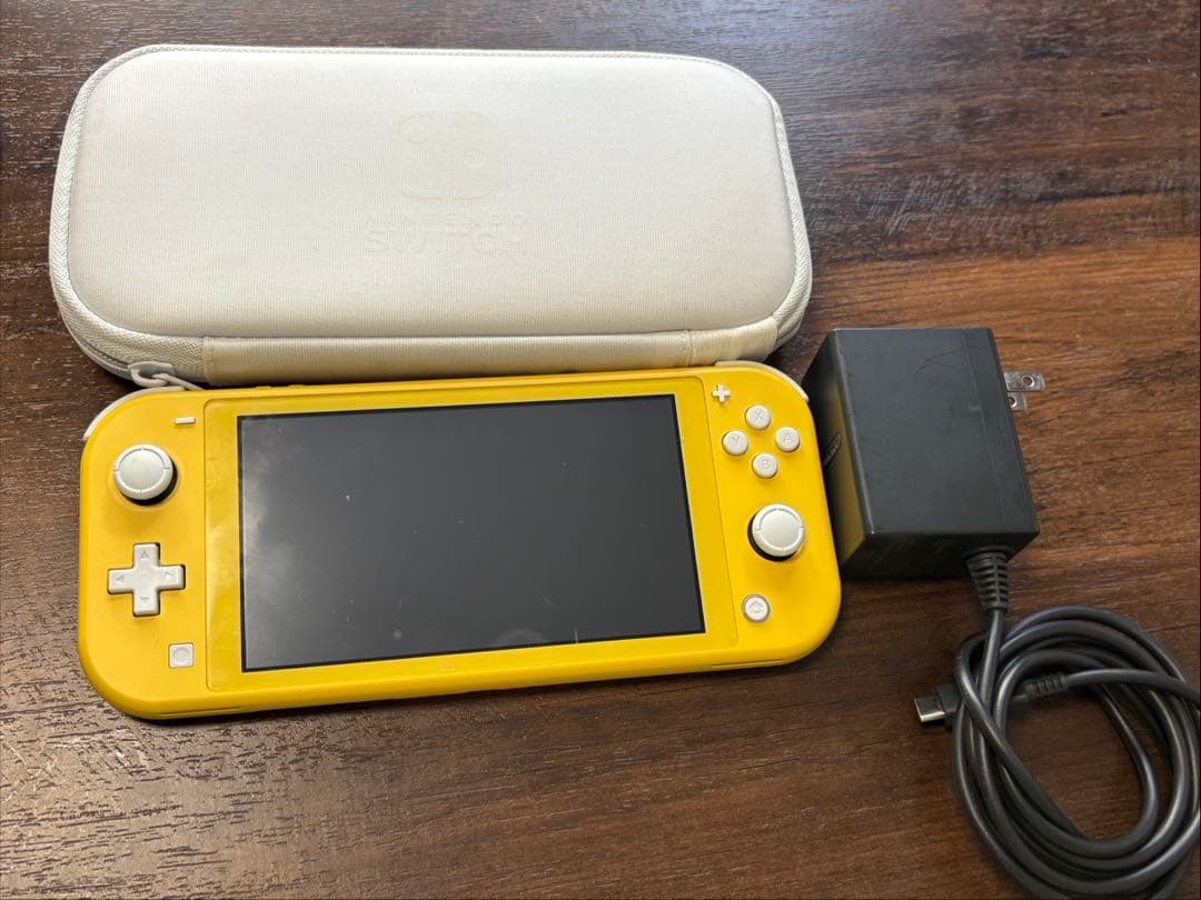 NintendoSwitch Lite 本体　ゲーム　任天堂　ケース　イエロー