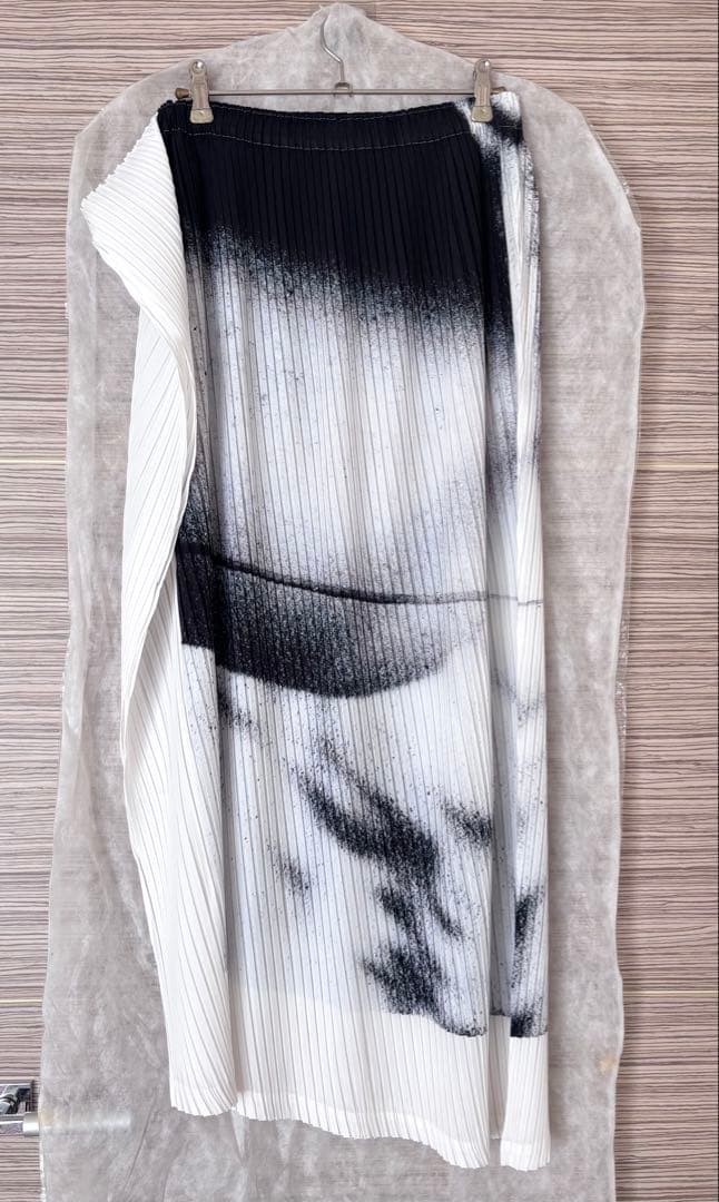 スカート 2025SS ISSEY MIYAKE SHADOW STUDY PLEATS