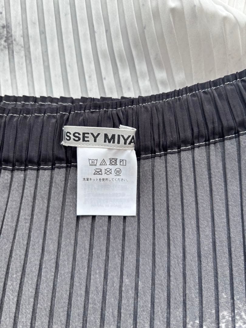 スカート 2025SS ISSEY MIYAKE SHADOW STUDY PLEATS