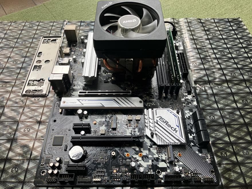 【ジャンク】Ryzen7 3700X / B550 TW / メモリ16G