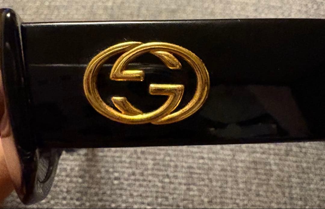 【まりうぉ出品】GUCCI ブラック サングラス ロゴ入り