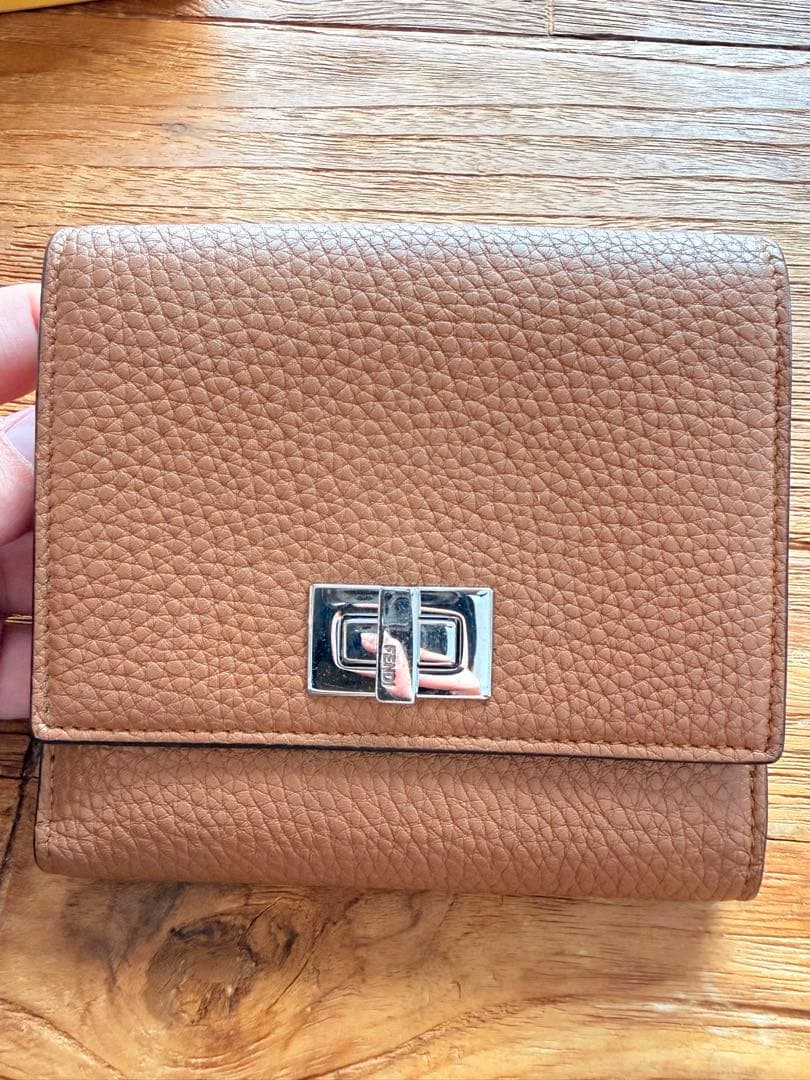 FENDI 財布 ピーカブー 2つ折り