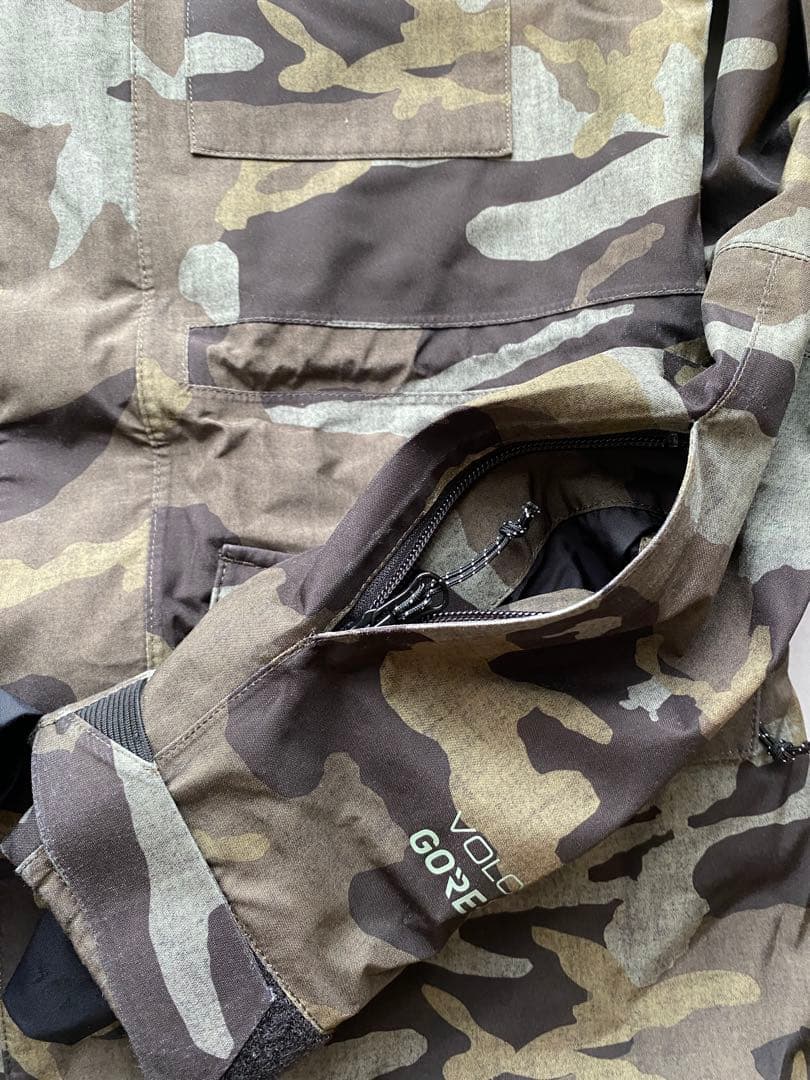 ボルコム　VOLCOM スノーボードジャケット 迷彩 カモフラ GORE-TEX