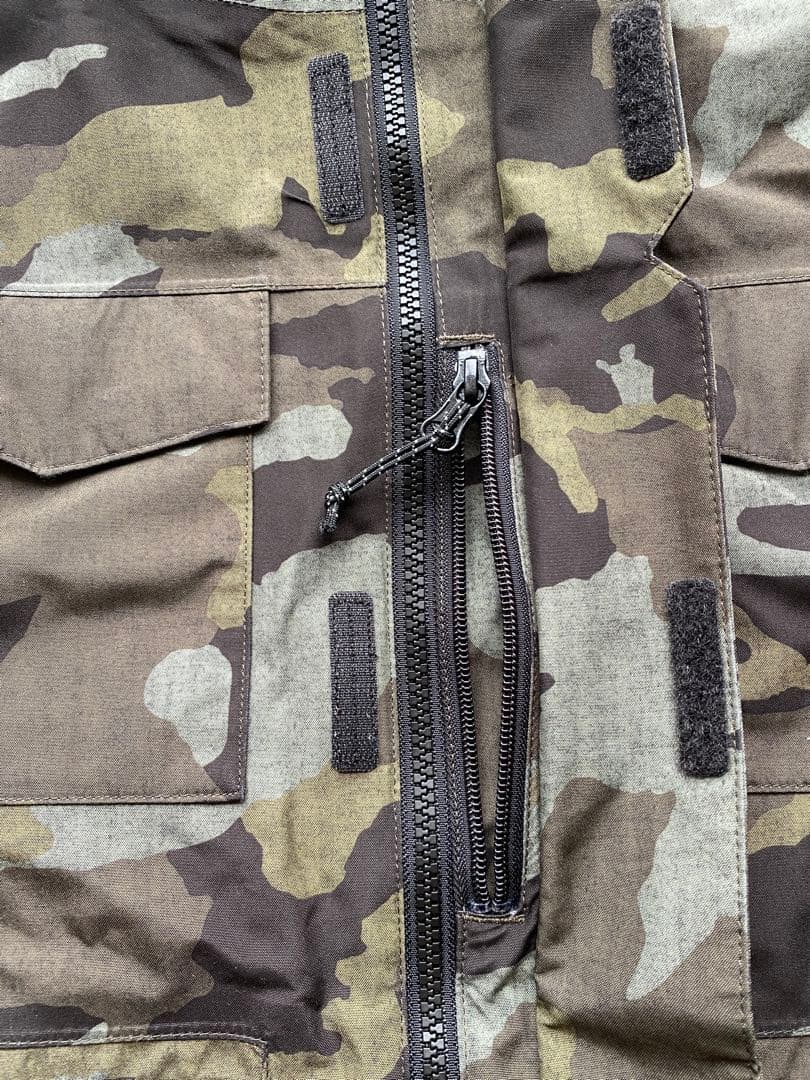 ボルコム　VOLCOM スノーボードジャケット 迷彩 カモフラ GORE-TEX