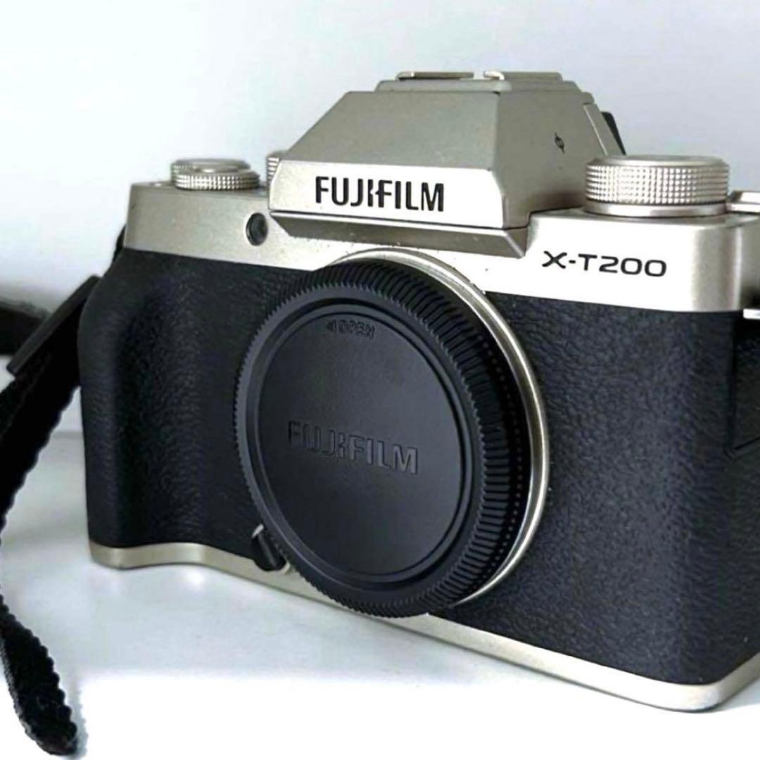 T*y様 訳有値引】Fujifilm X-T200 ミラーレスカメラ　富士フイル