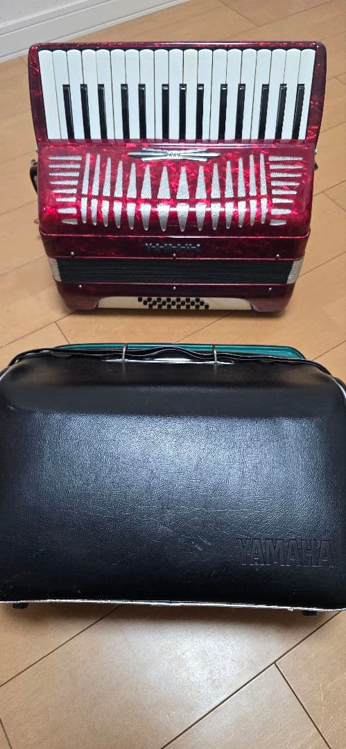 YAMAHA アコーディオン 赤 32鍵 ケース付き
