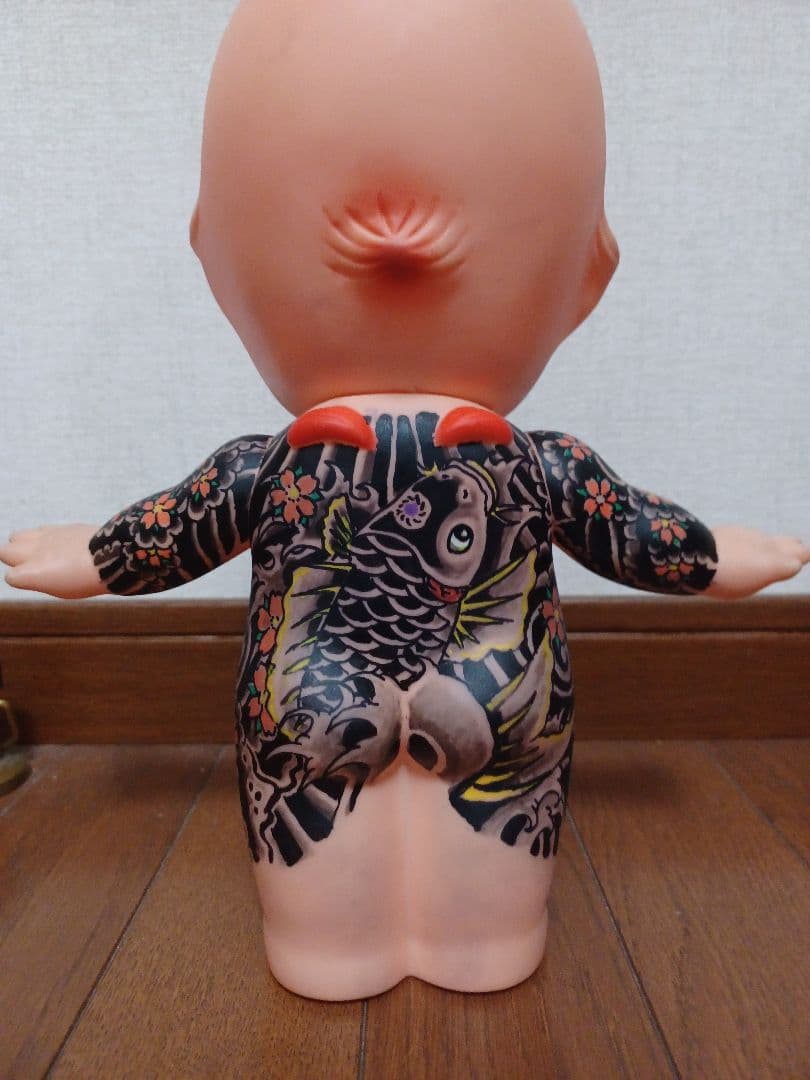 彫り刺青キュウピー　ソフビ人形