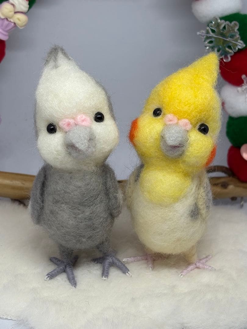 羊毛フェルト　ハンドメイド　クリスマスブランコにオカメインコ