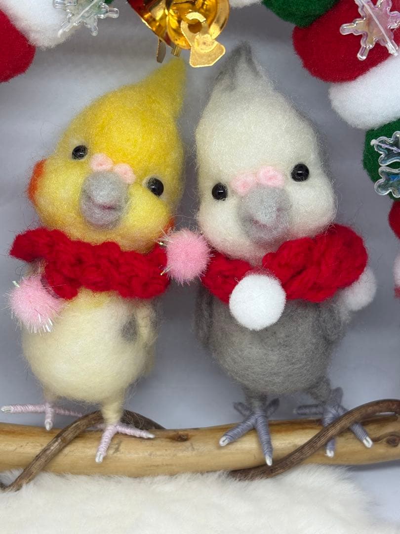 羊毛フェルト　ハンドメイド　クリスマスブランコにオカメインコ