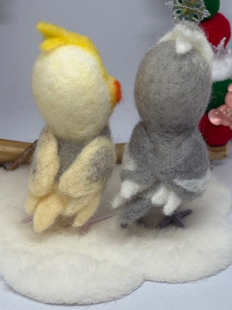 羊毛フェルト　ハンドメイド　クリスマスブランコにオカメインコ