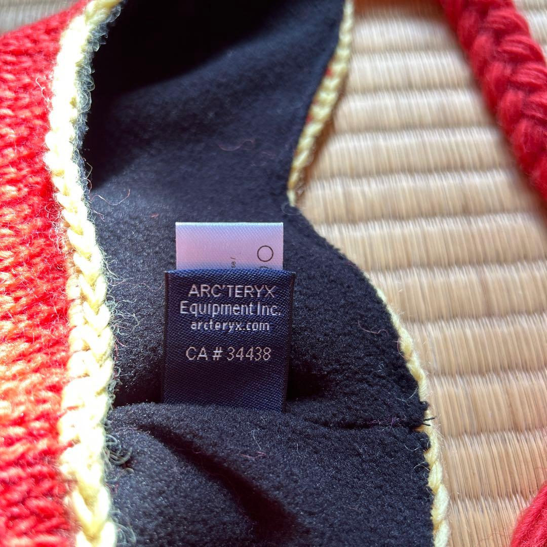 ARC'TERYX 耳あて付きニット帽 赤紫 アークテリクス