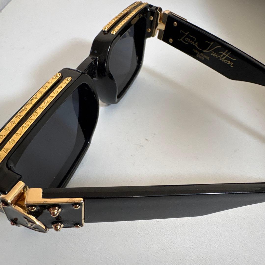 Louis Vuitton ブラックゴールド サングラス