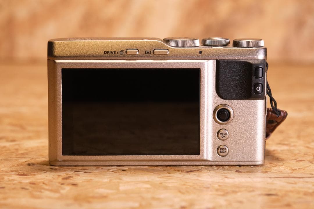 FUJIFILM XF10 シャンパンゴールド 電池3個