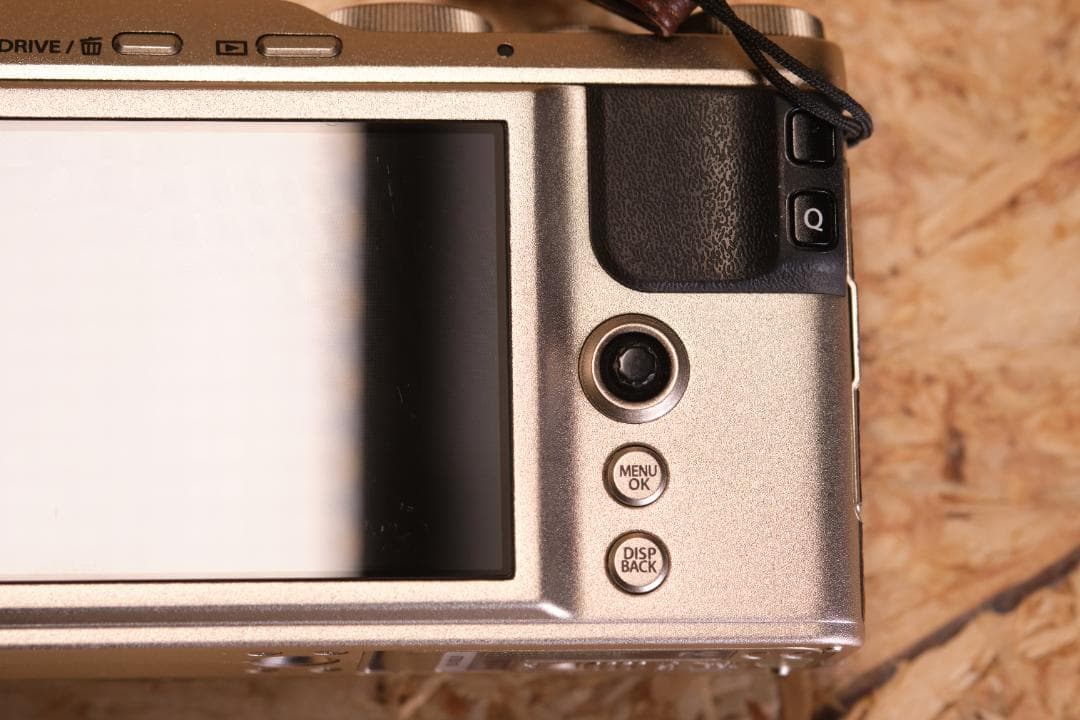 FUJIFILM XF10 シャンパンゴールド 電池3個