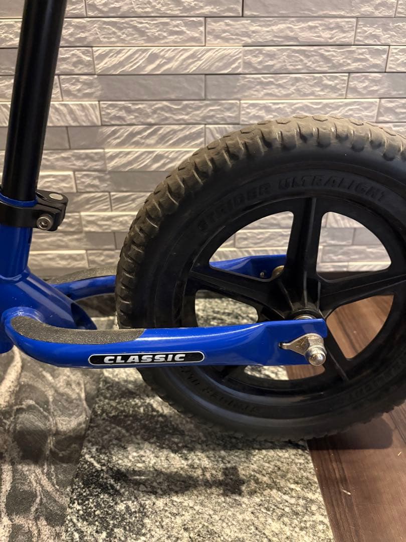 STRIDER バランスバイク 青 カモフラージュカバー付き