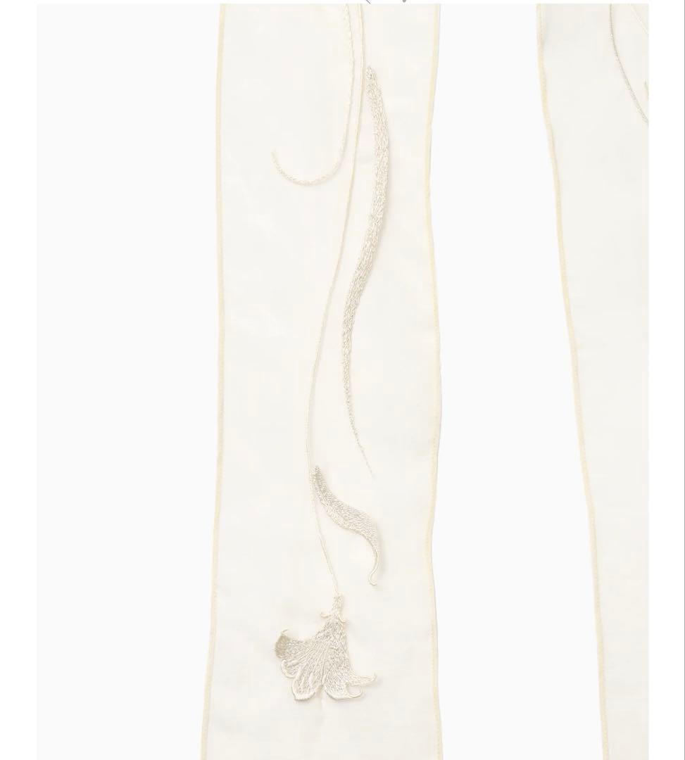 新品未使用　Floral Embroidery Long Scarf ecru