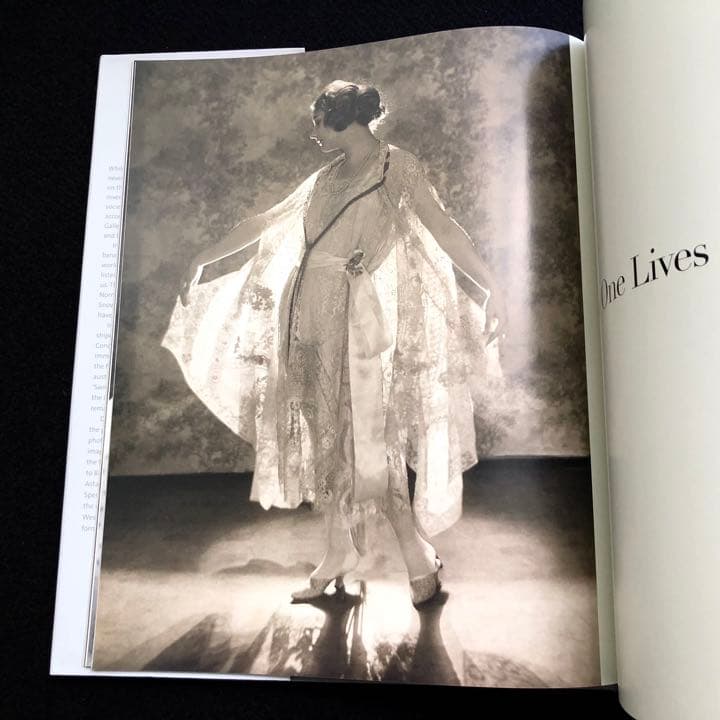 ブリティッシュ・ヴォーグ 100周年記念写真集「VOGUE 100」ハードカバー
