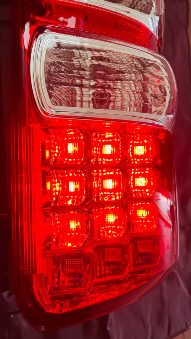 トヨタ ノア 70系 後期 純正 LED テールランプ 左右セット　ヴォクシー