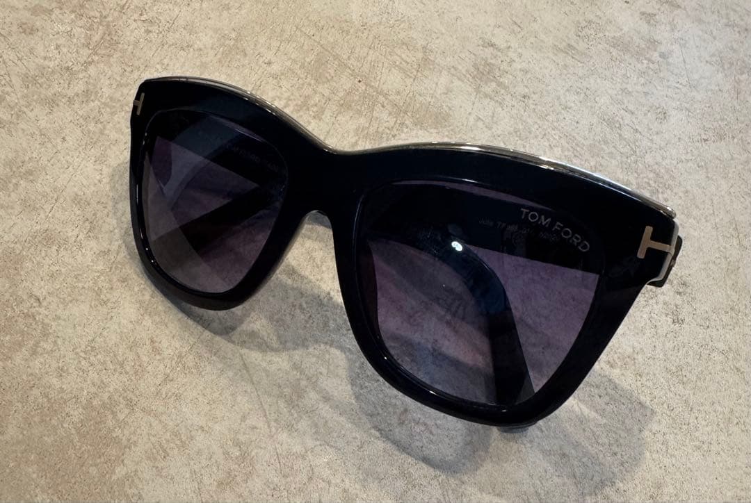 TOM FORD キャットアイサングラス