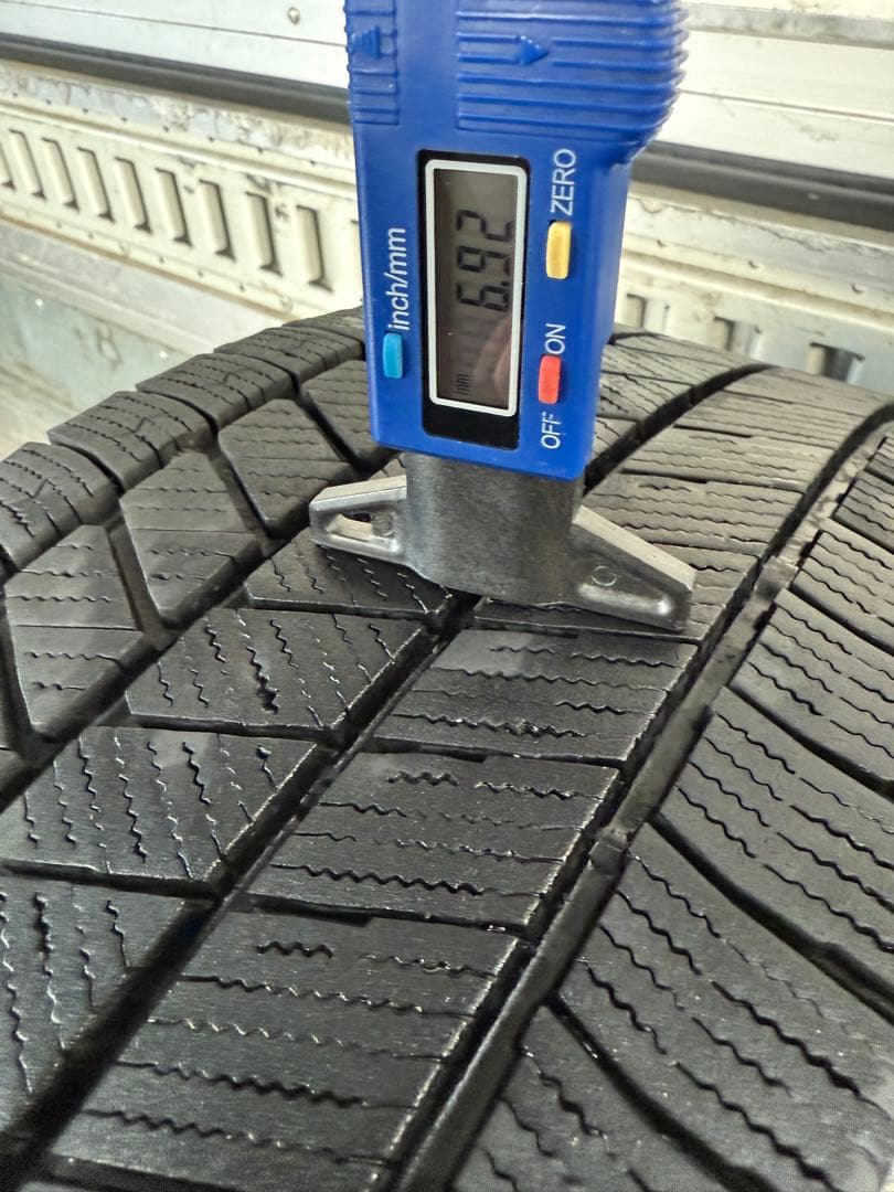 こっこブリヂストンスタッドレス205／60R16 96Q深溝