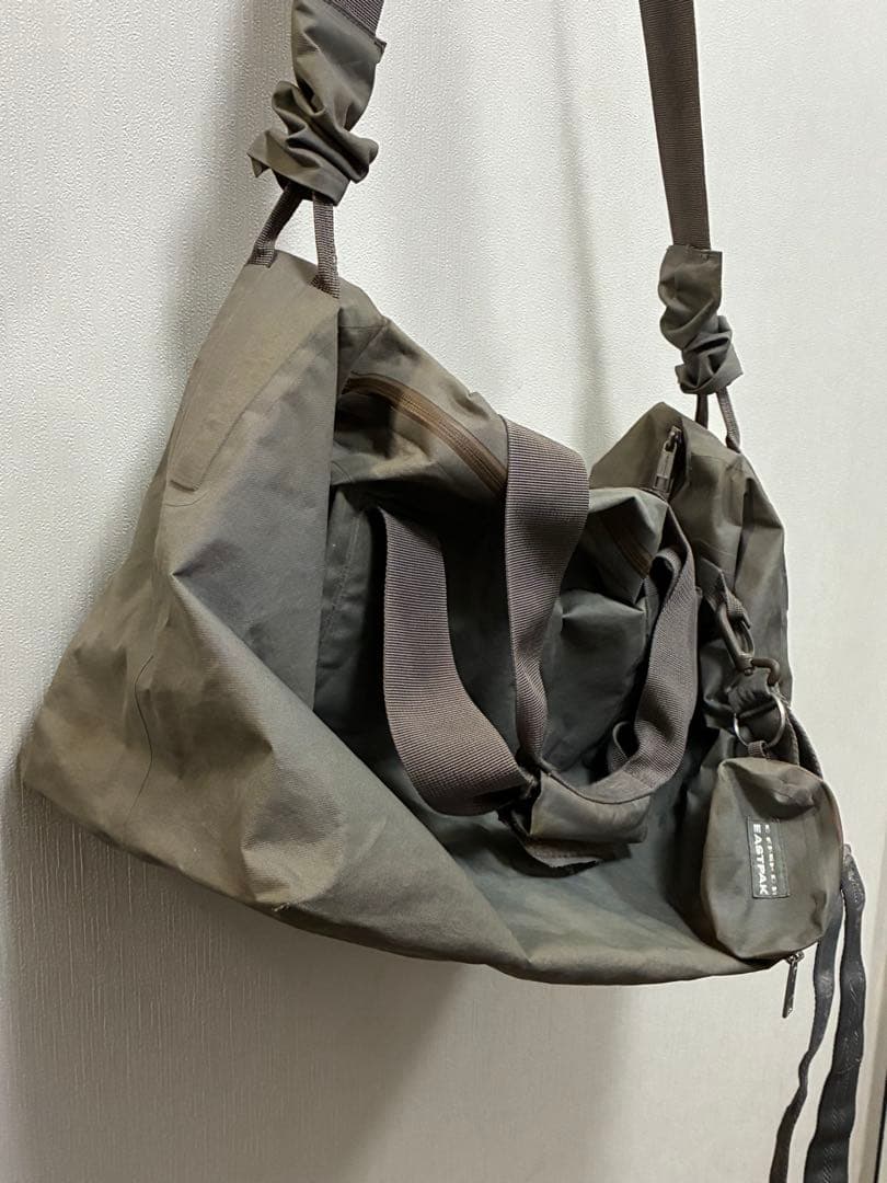 EASTPAK DRKSHDW ダッフルバッグ ボストンバッグ BAG